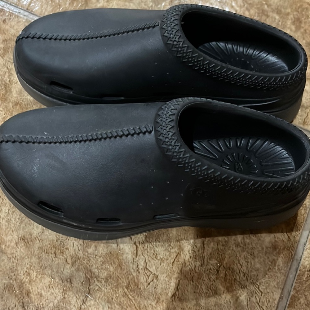Girls UGG clogs size 4